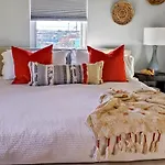 Private, Spacious Apartment With Sunny Patio