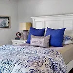 Private, Spacious Apartment With Sunny Patio